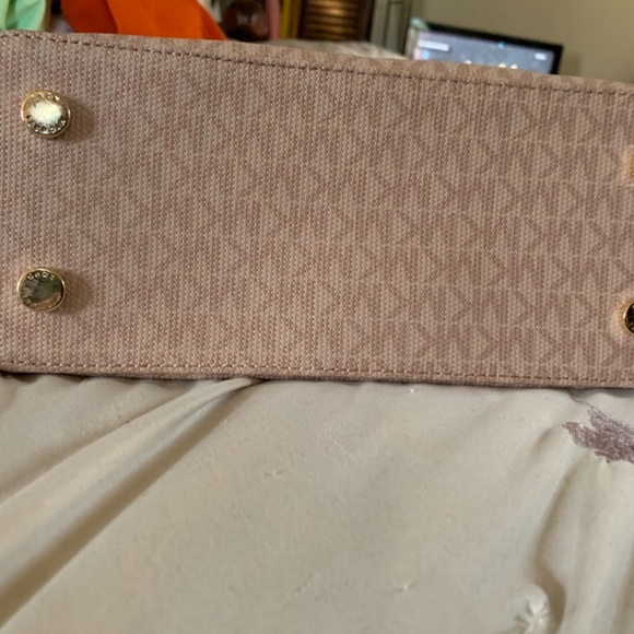 Michael Kors - Picture 2 of 4